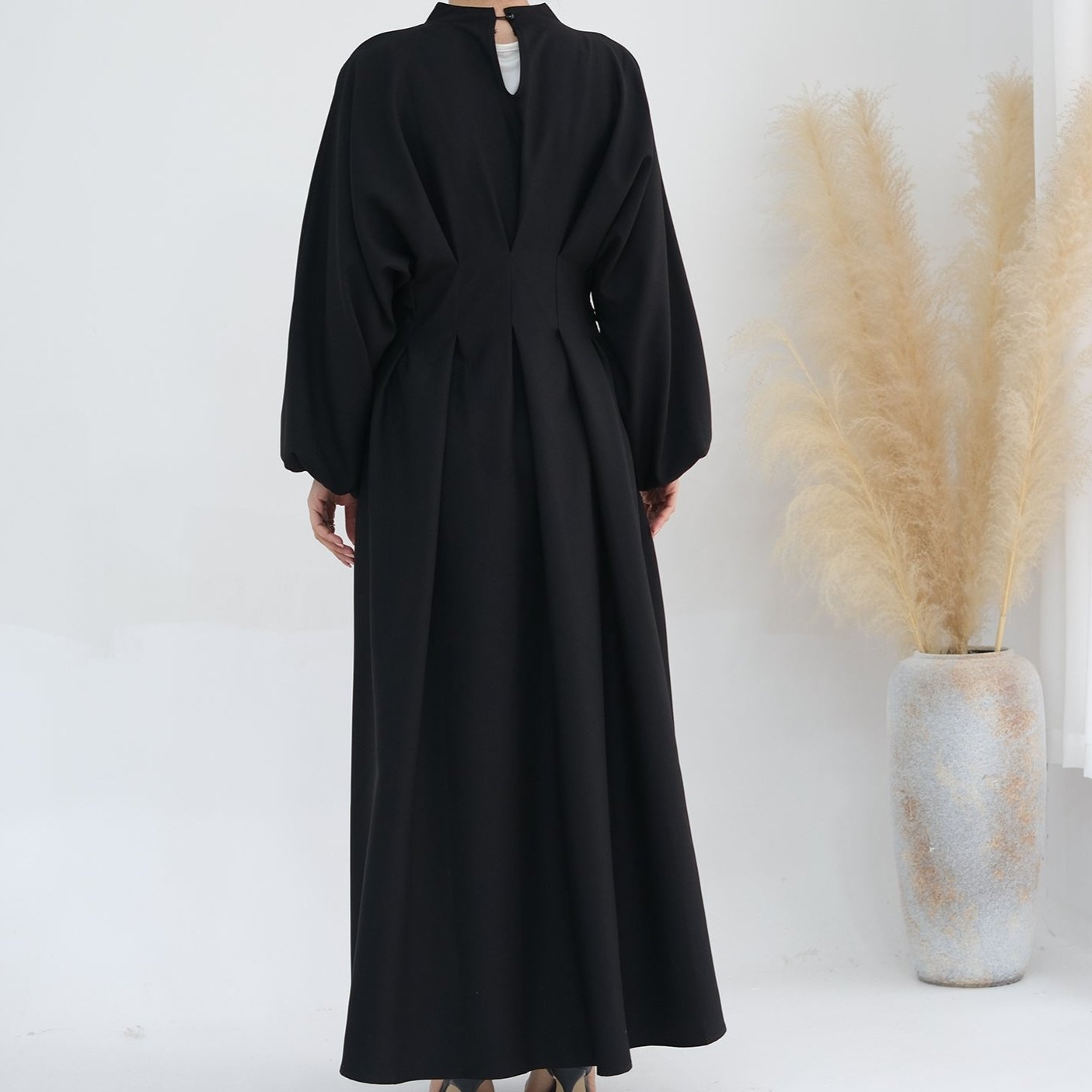 Nura Black